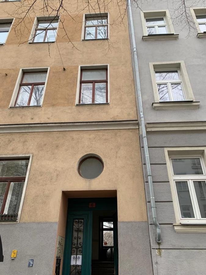 Charming Attic Apartment Near Messe Wien And Center Экстерьер фото